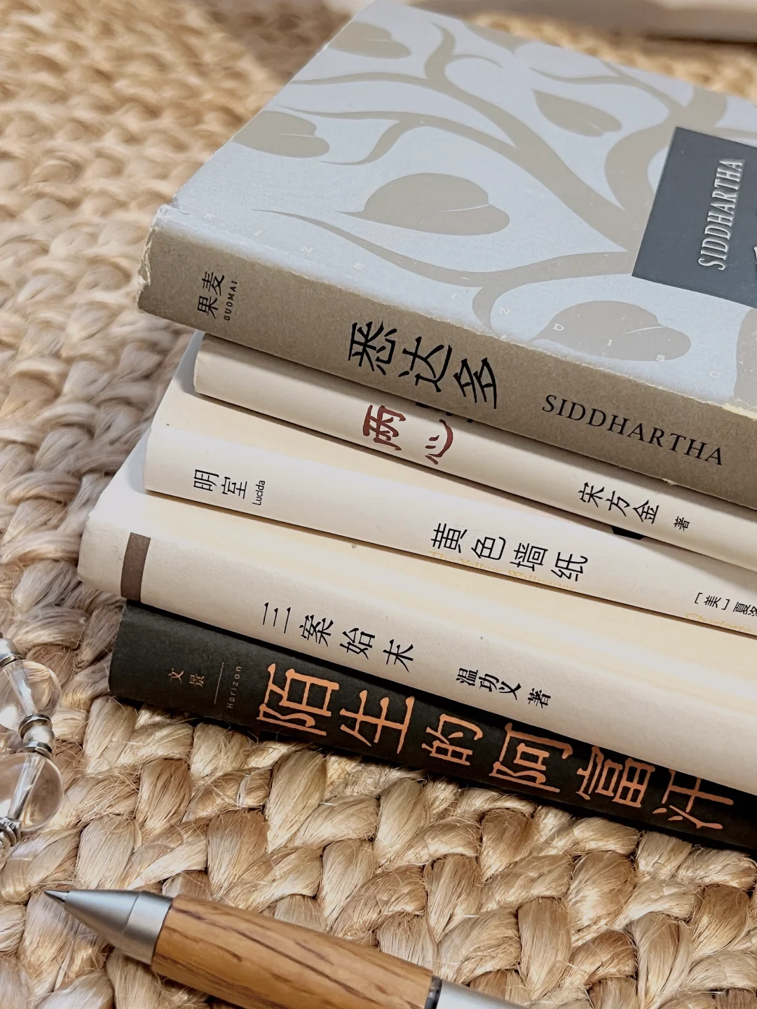 我的私藏通勤搭子📚小巧便携却无比惊艳的书