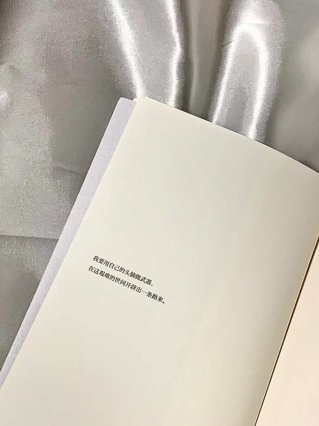 “通勤书单：一些适合在路上读的巴掌小书。”