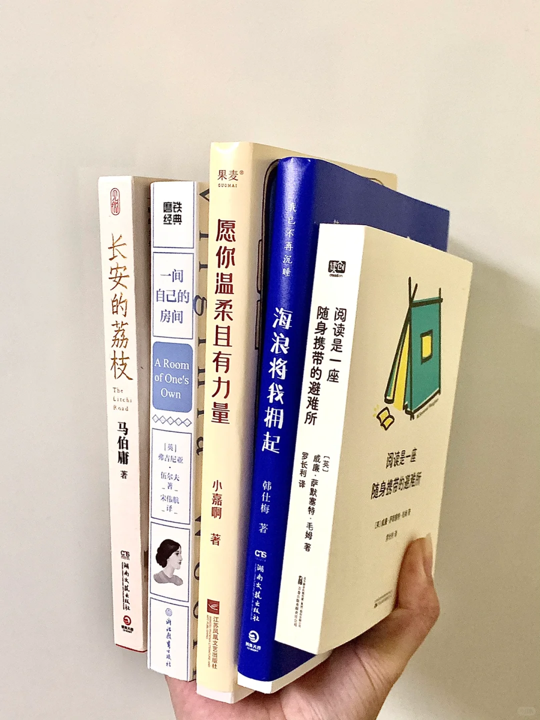 “通勤书单：一些适合在路上读的巴掌小书。”