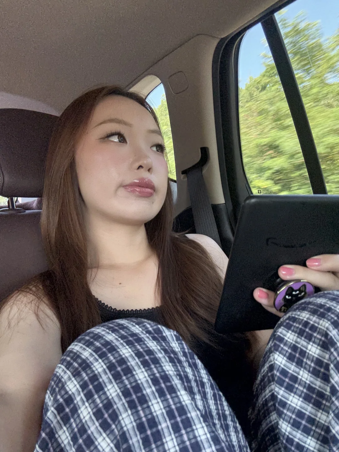 在车上不看📱改读Kindle📖