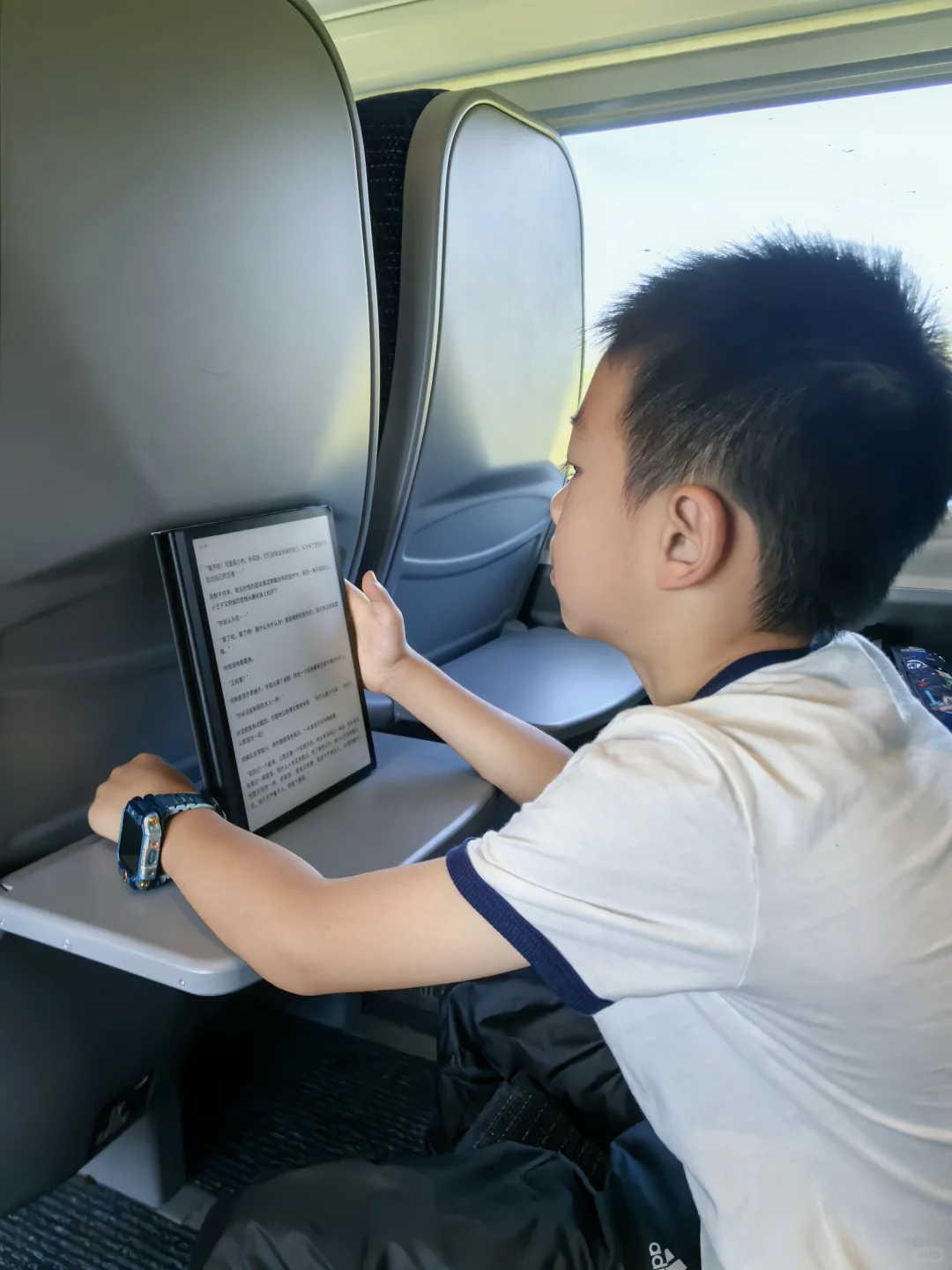 旅途中怎么少得了Kindle和平板