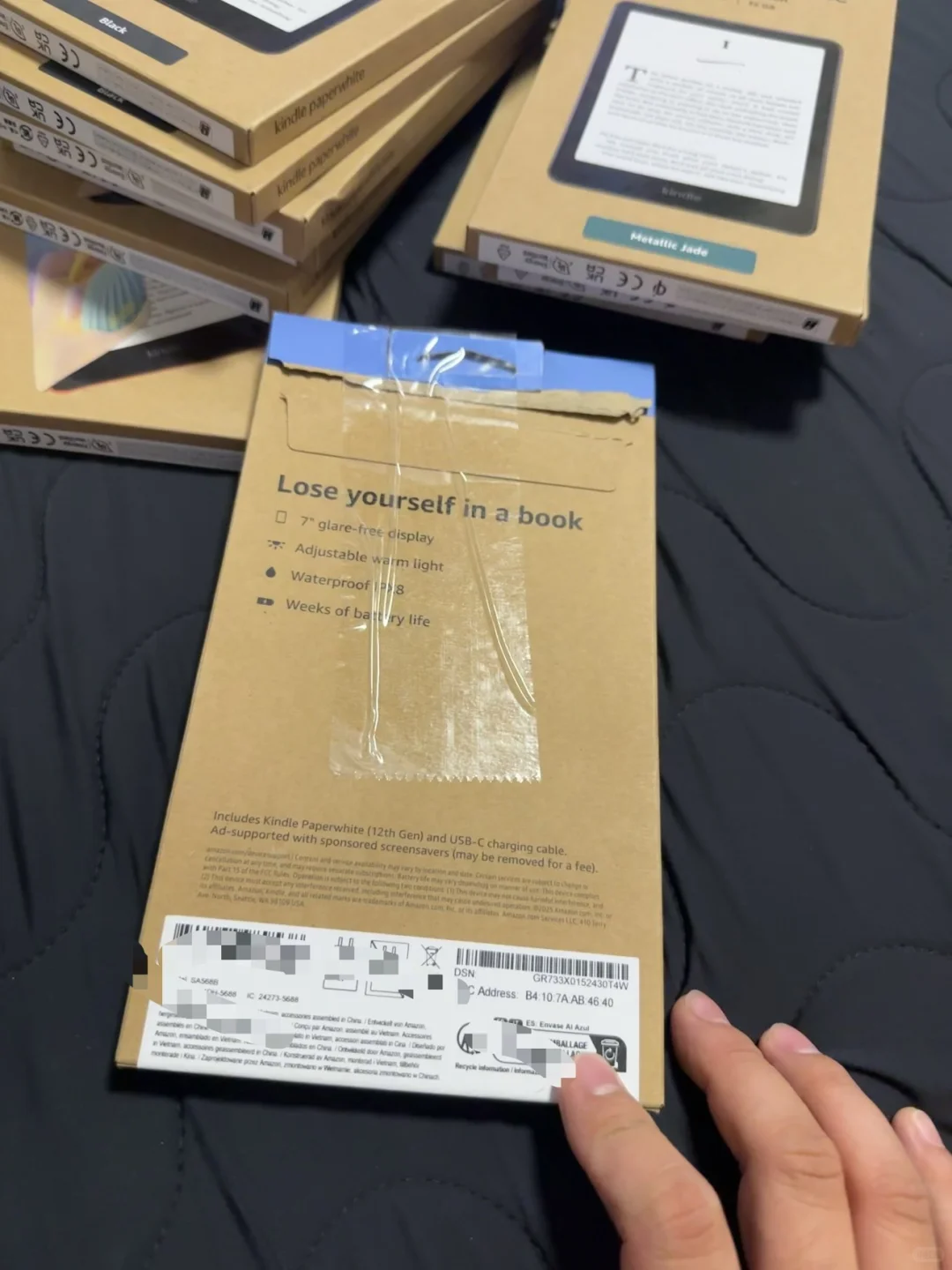 天塌了，买的 kindle.被开封了，里面没有。