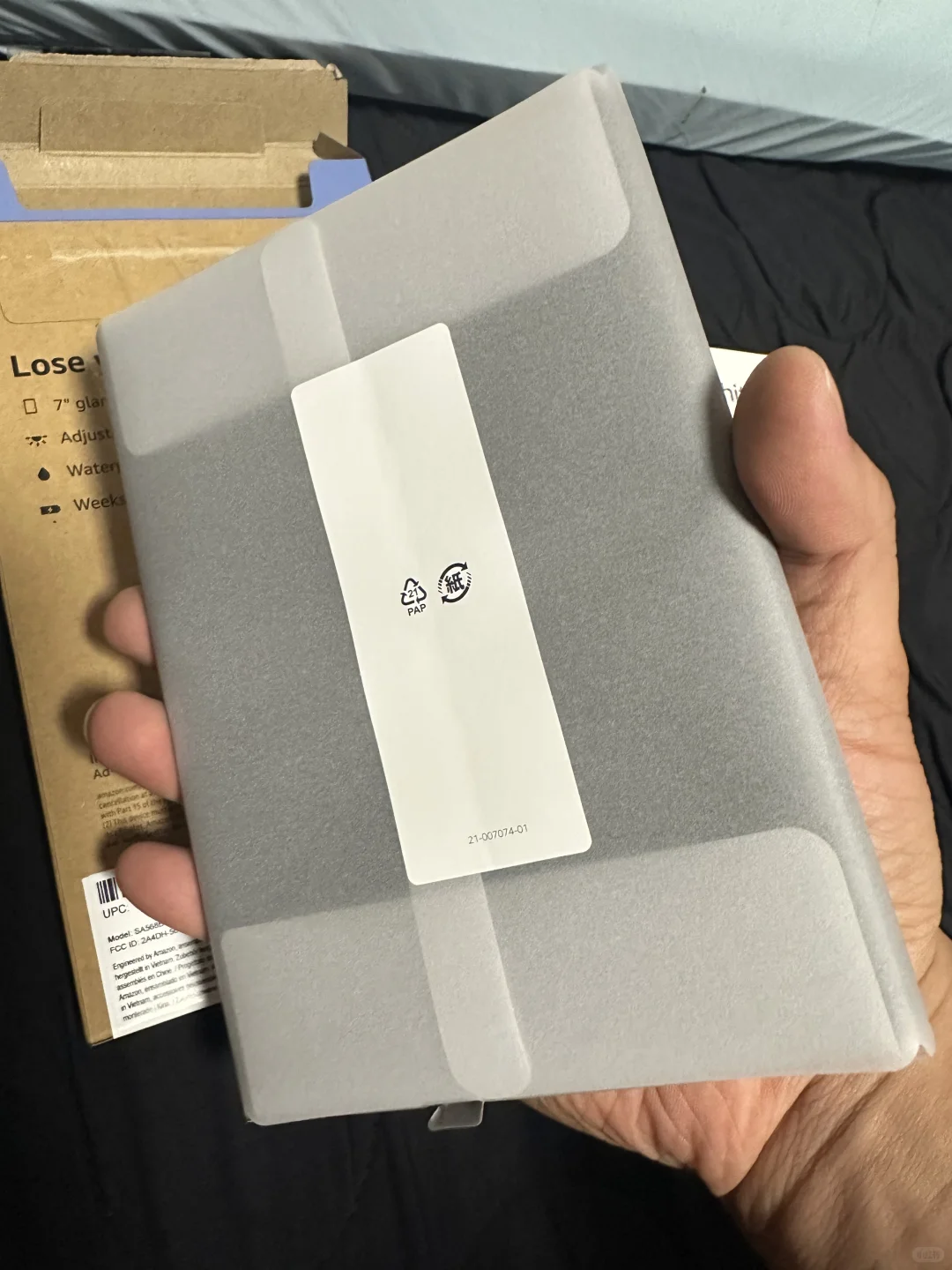 天塌了，买的 kindle.被开封了，里面没有。
