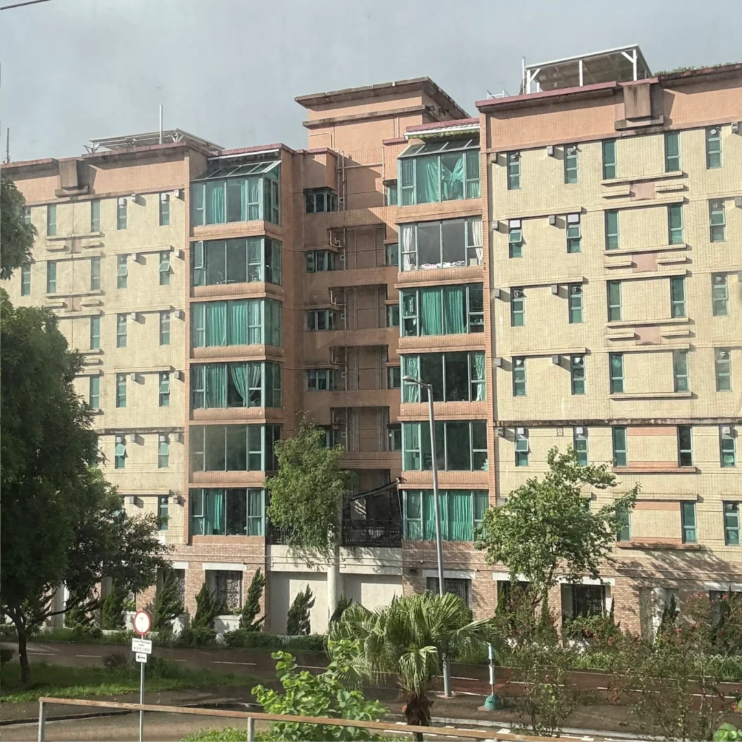 通勤书单｜狗都懂的经济学与深港通勤经济学
