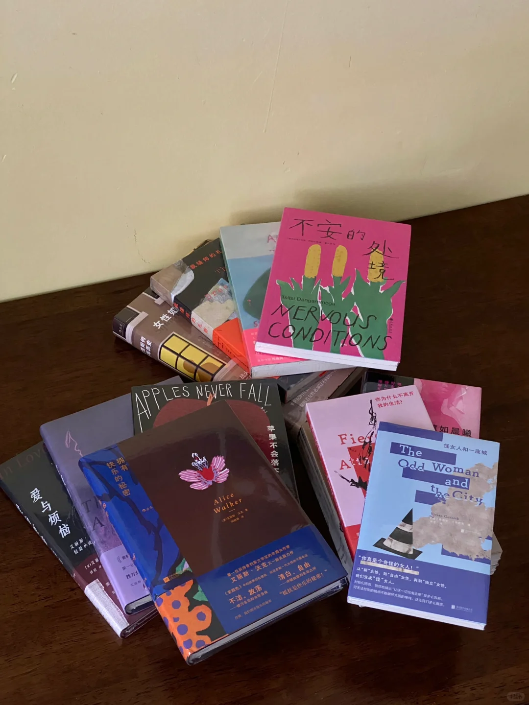 Women 我们的书写盛宴，十二本。📚