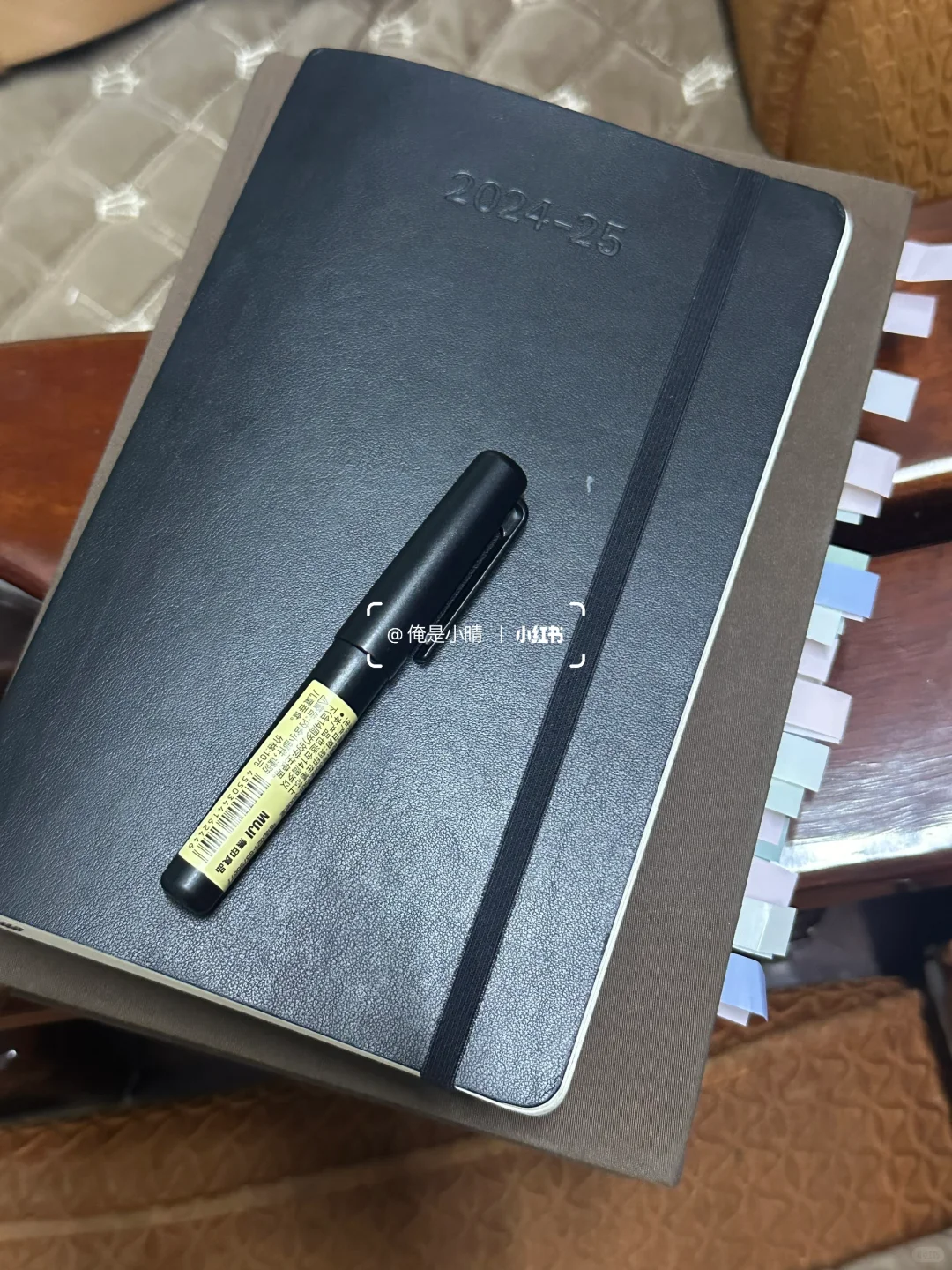 写上瘾了🤓靠在大腿上随地大小写三个半小时