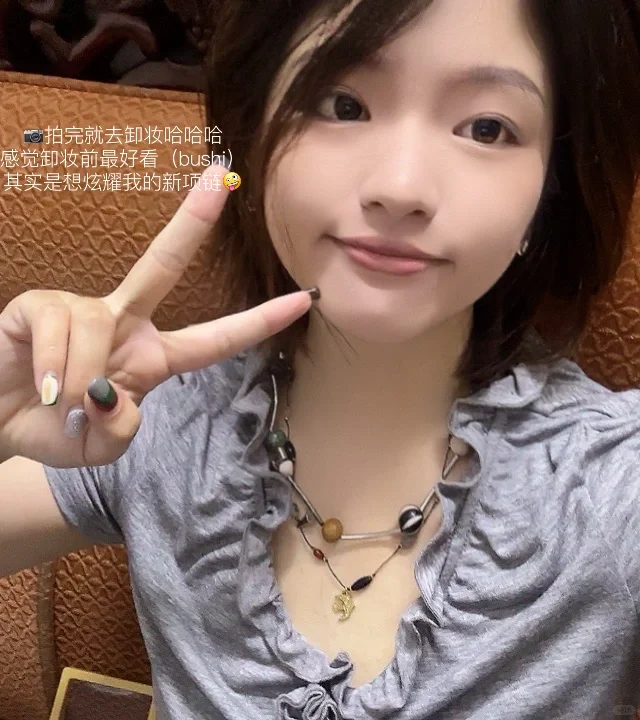 写上瘾了🤓靠在大腿上随地大小写三个半小时