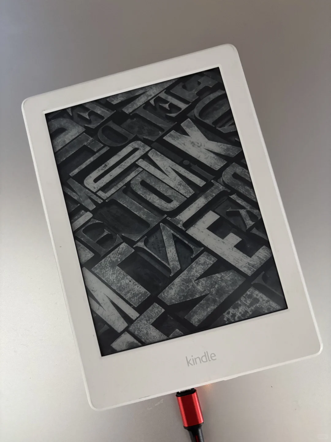 6年前嫌麻烦落灰的kindle，现在还能用吗？