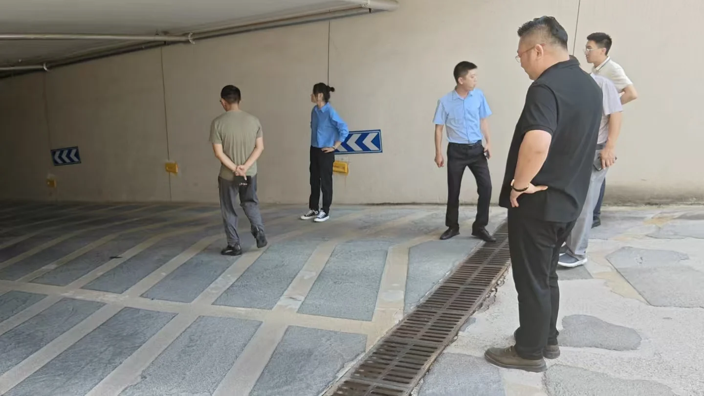 物业负责人牛马的一天