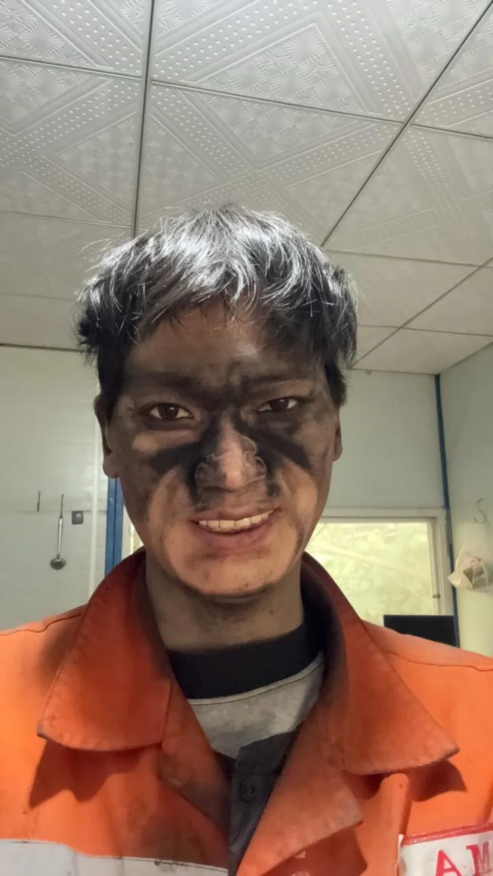 我的工地跨界，把安全帽换成了矿灯