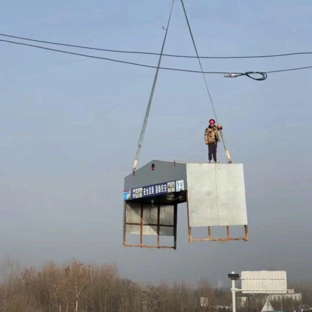 24岁安全员上班第一天，被判48年