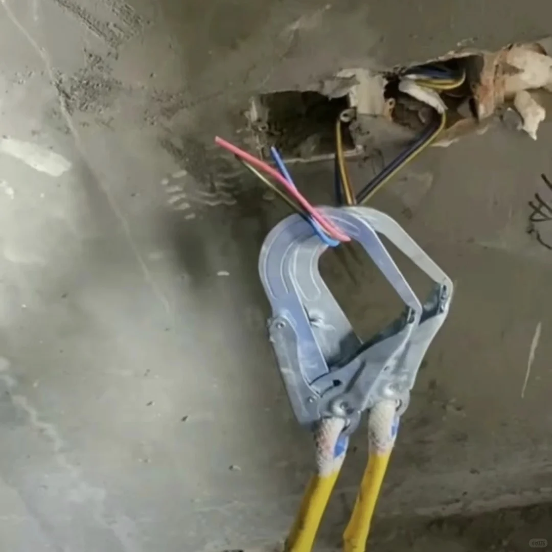 24岁安全员上班第一天，被判48年