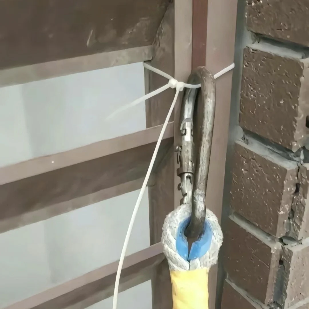 24岁安全员上班第一天，被判48年