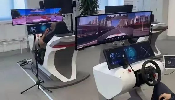 无人驾驶少了驾驶员，多了安全员😂😂