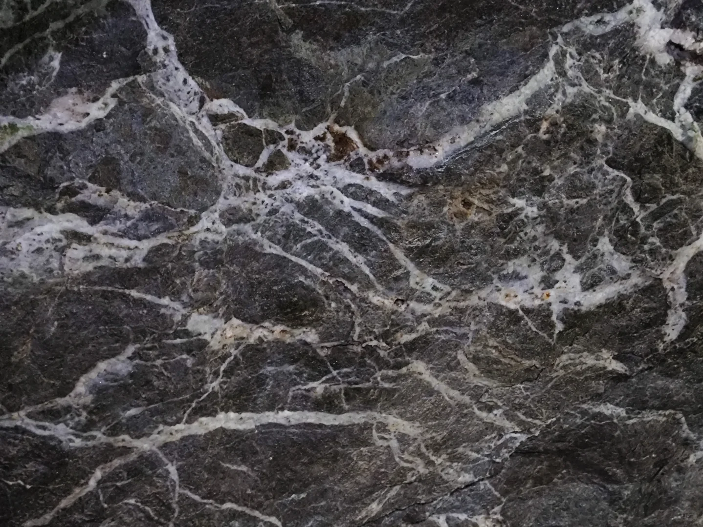 谁说矿井里一定要亮堂的？