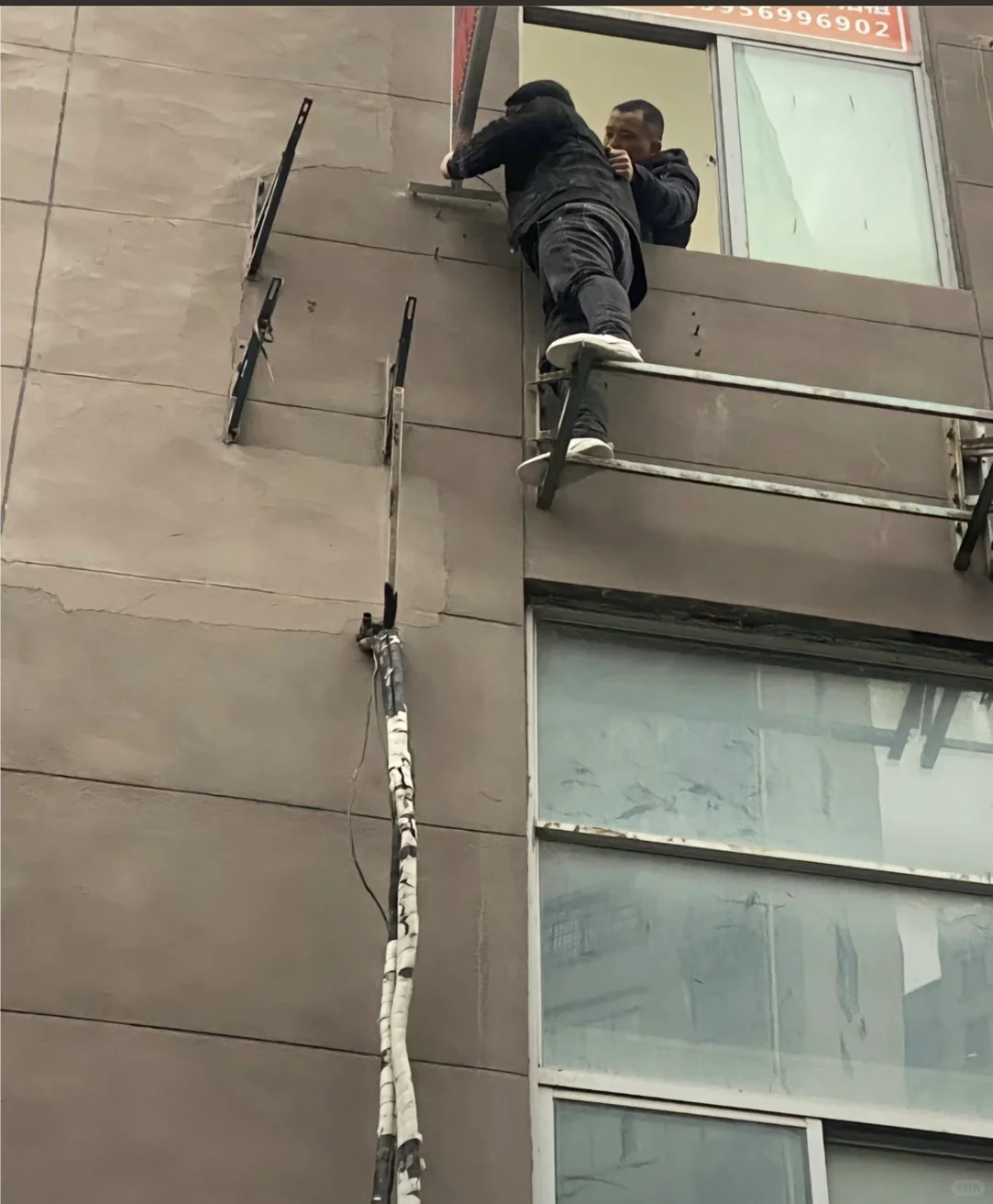 24岁安全员上班第一天被判42年