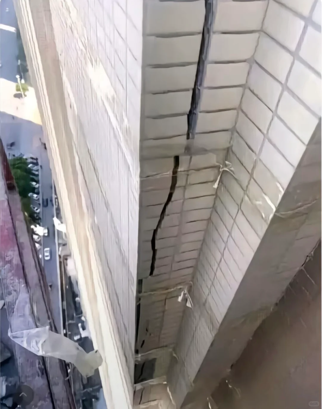 24岁安全员上班第一天被判42年