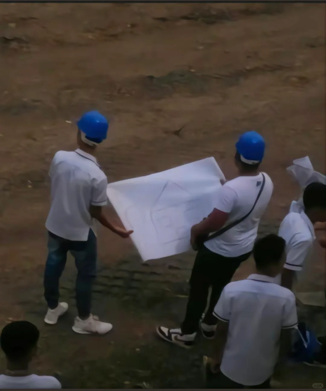 24岁安全员上班第一天被判42年