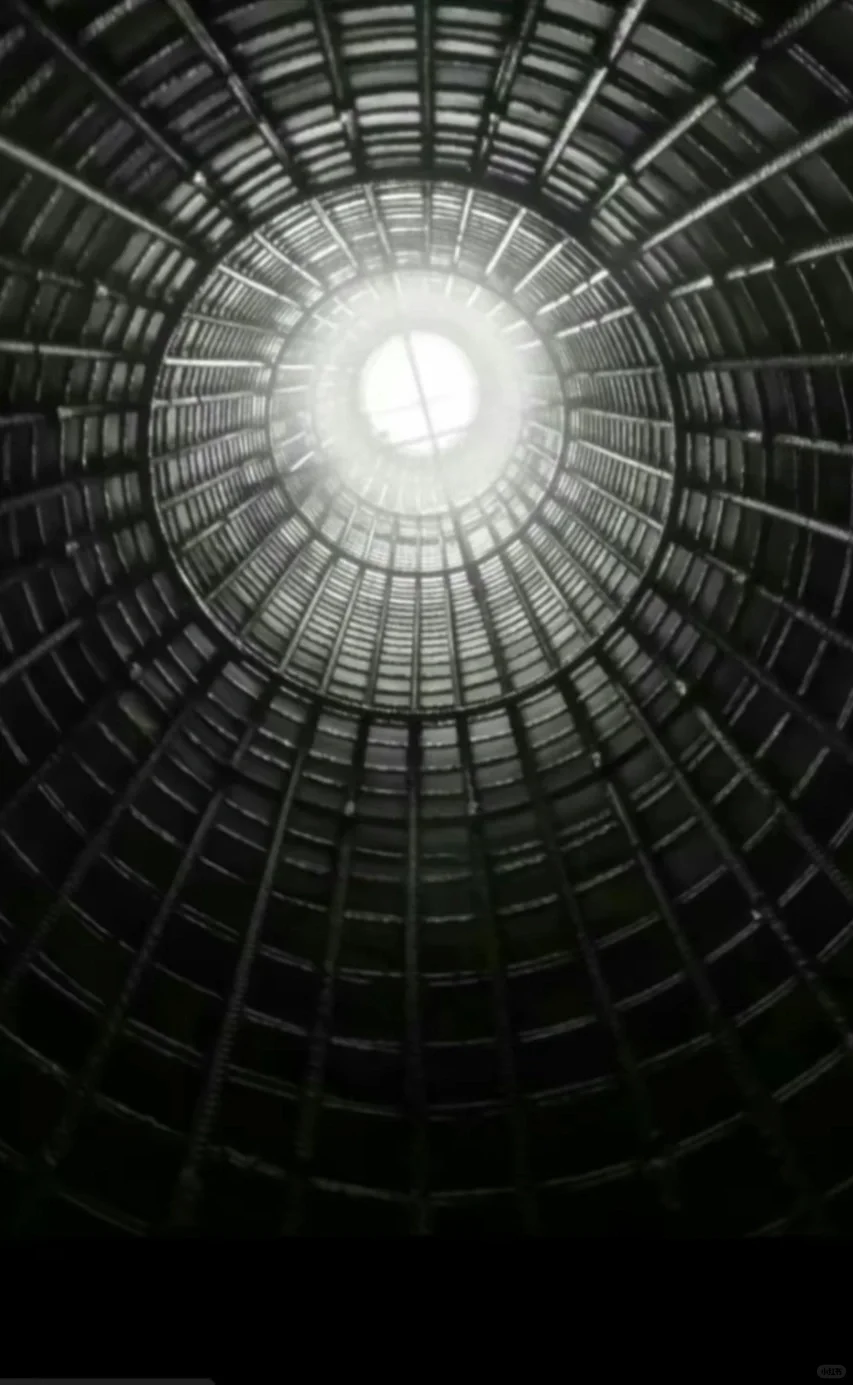 24岁安全员上班第一天被判42年