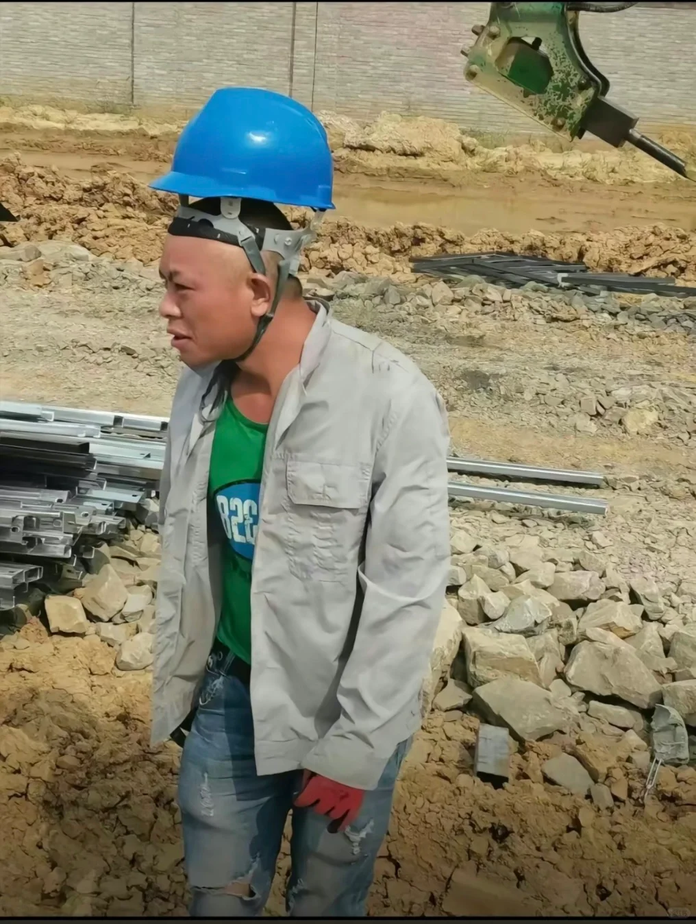 24岁安全员上班第一天被判42年