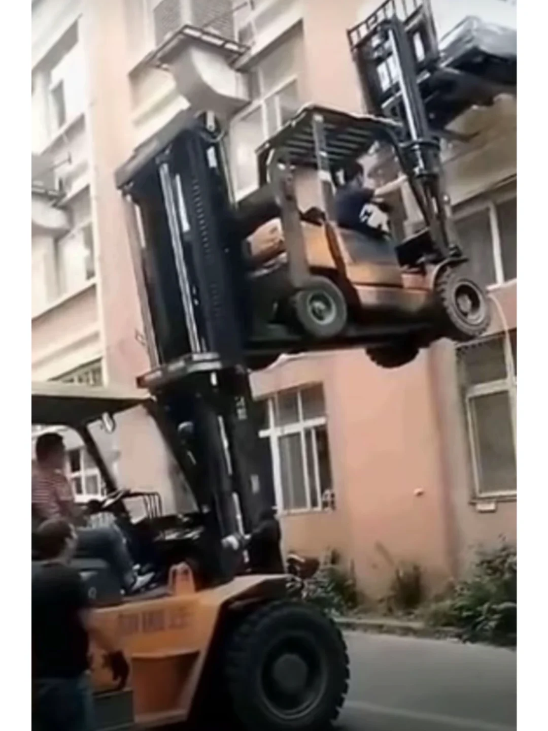 18张工地违章作业照片，安全员看了都腿软