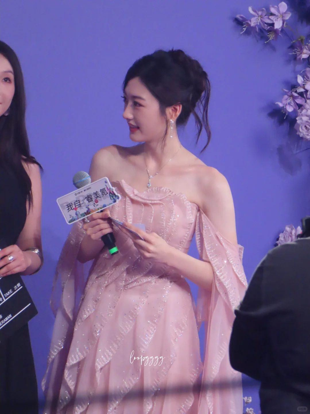 怎么会有这么漂亮的女孩子～