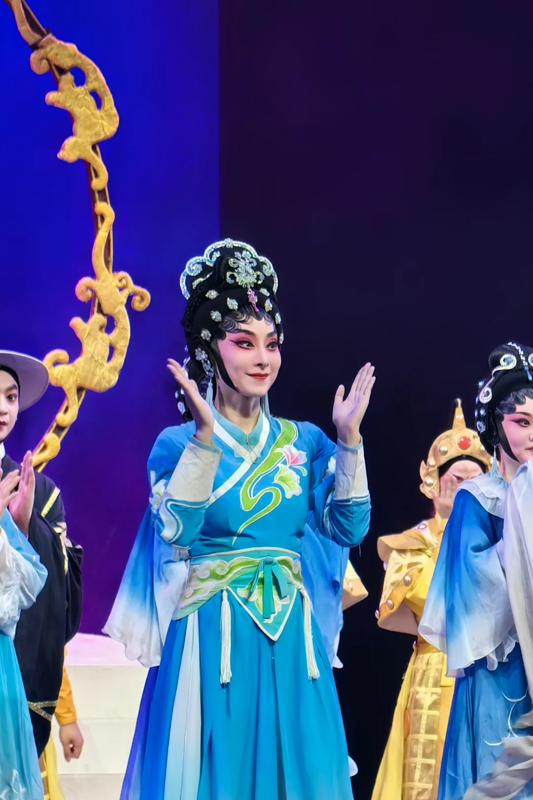 怎么会有这么可爱又迷人的女孩子