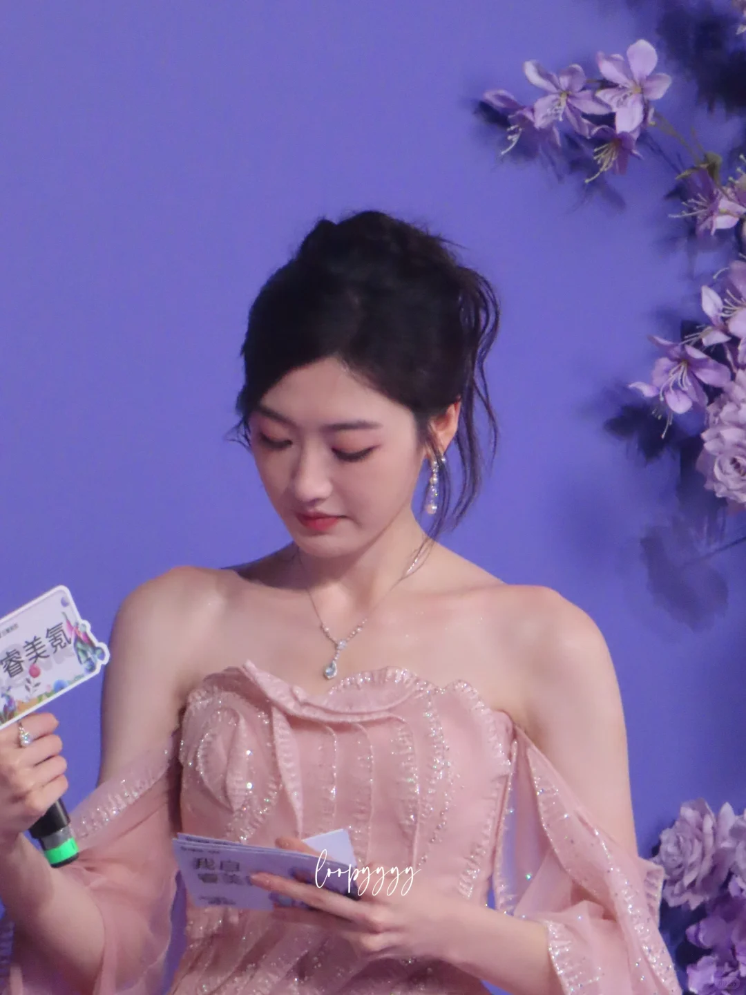 怎么会有这么漂亮的女孩子～