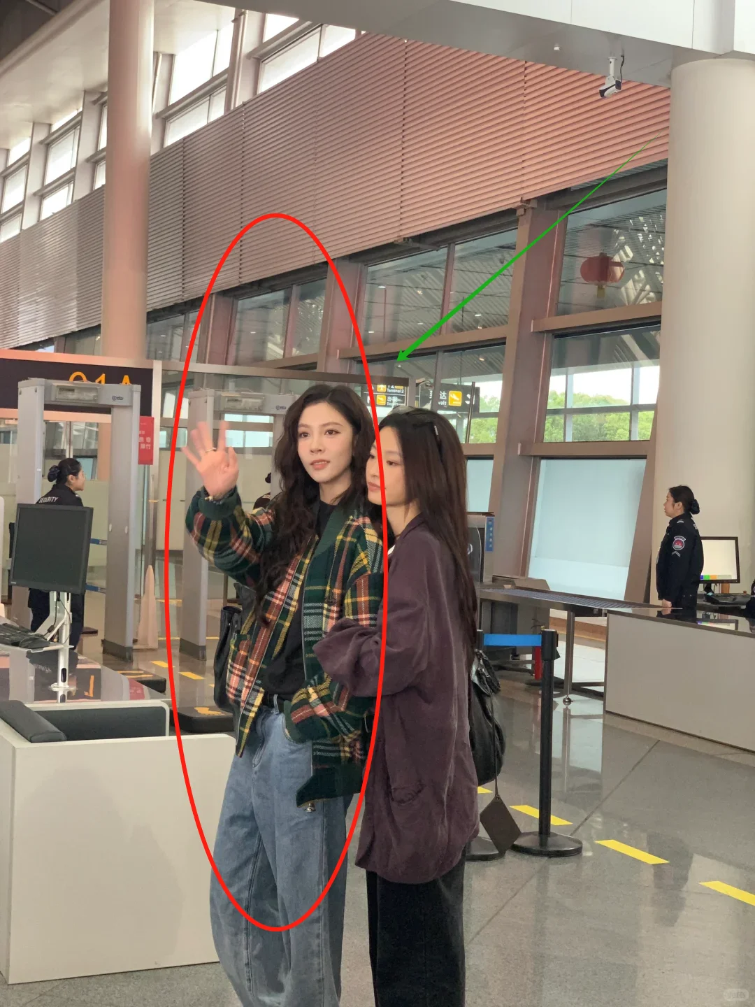 窝趣，，CC这么不上镜的吗？