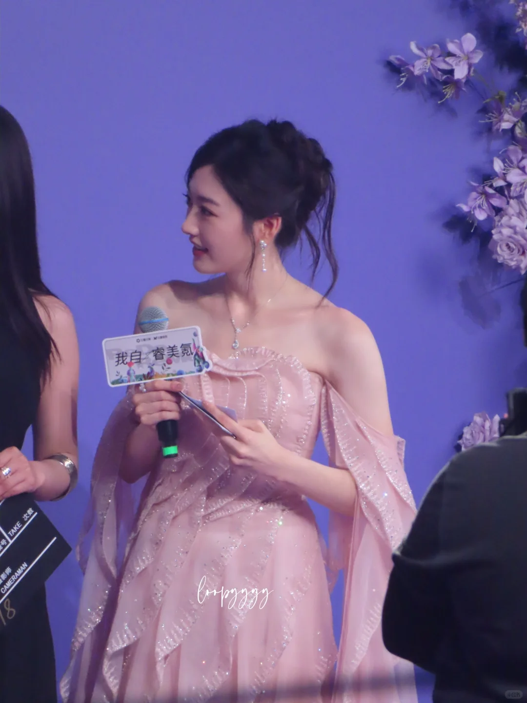 怎么会有这么漂亮的女孩子～