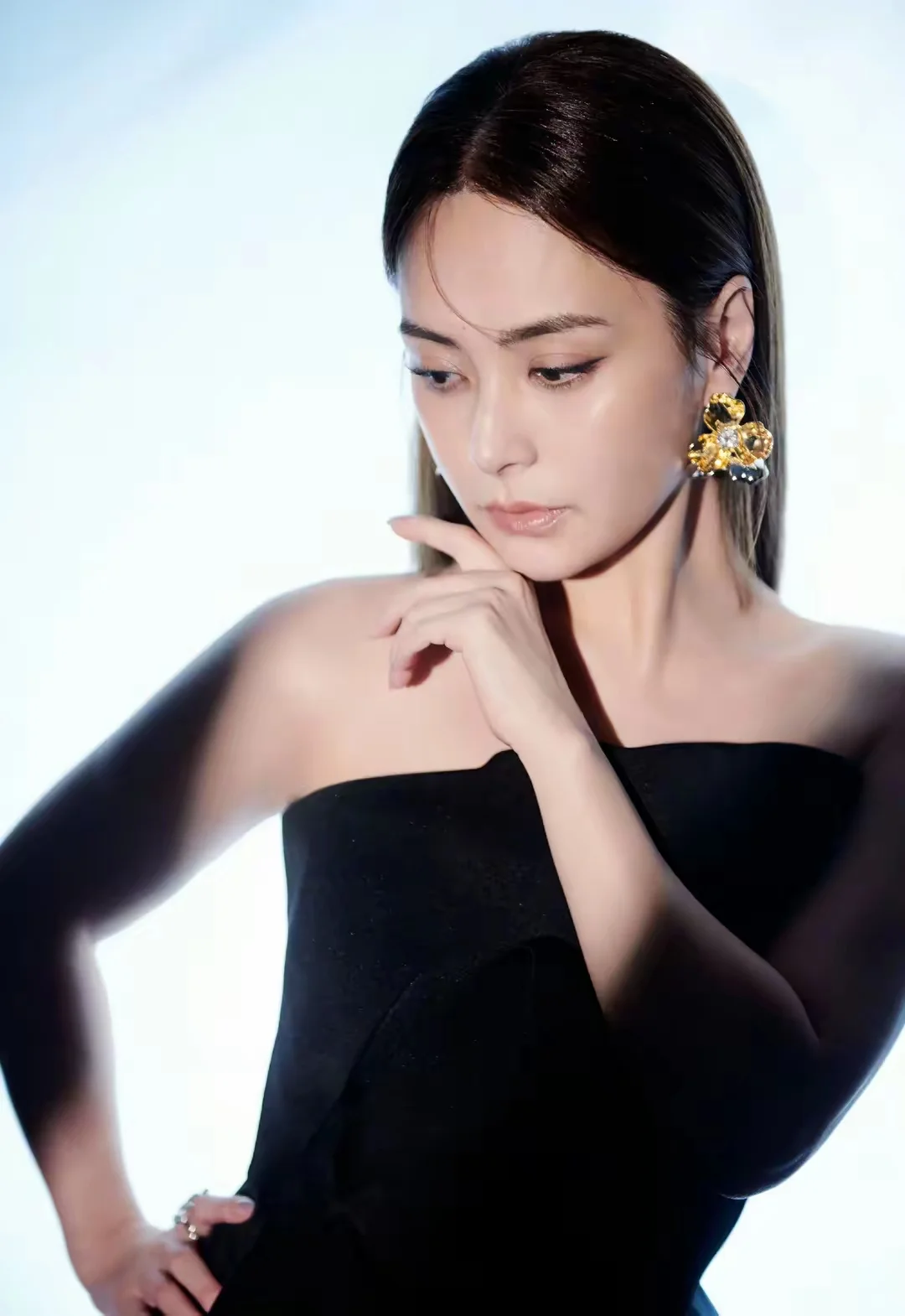 阿娇:玄彩黑丝