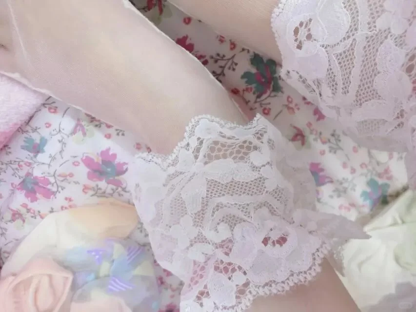 给姐妹们安利一款蕾丝边短袜