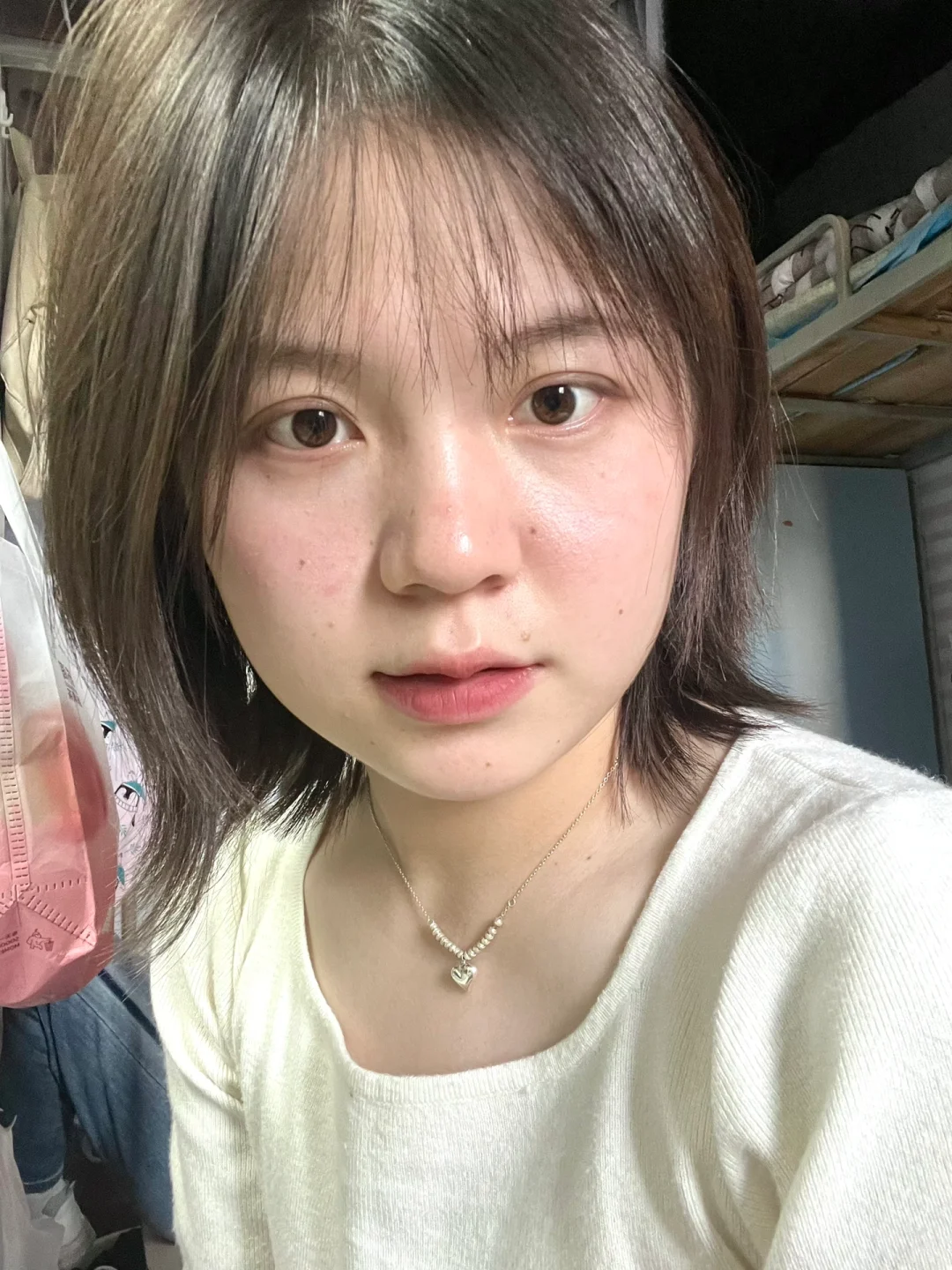 方圆脸短发👩🏻‍🦰左滑帮我涂个💄