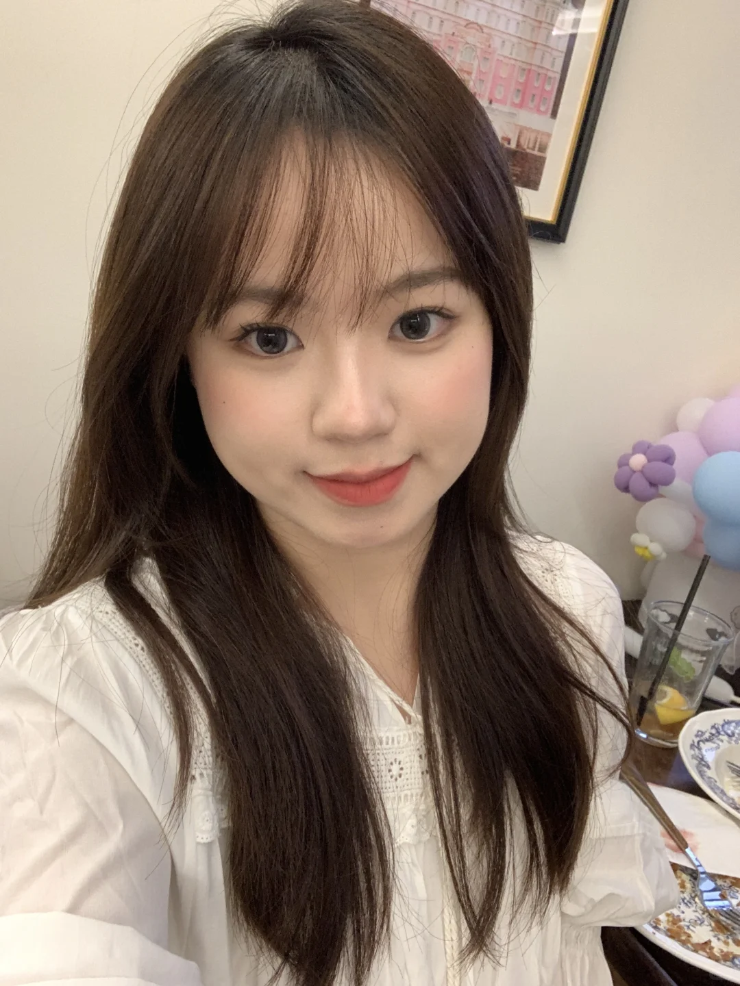 今天素假笑美眉～^_−☆！