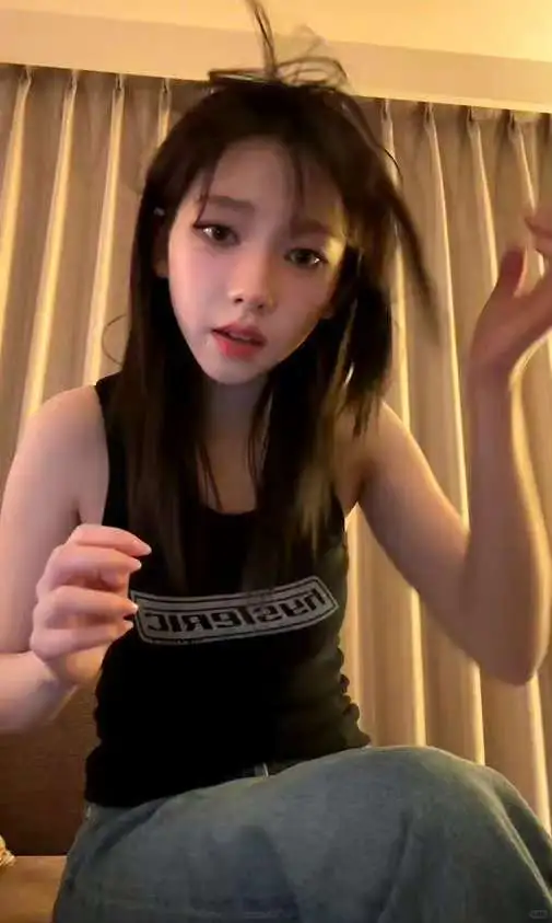 我的天谁去把她抓了。。。