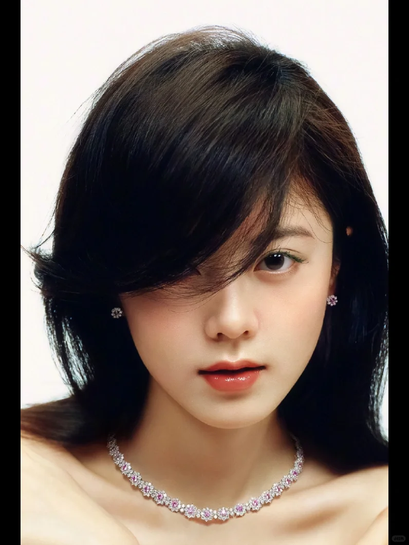 麦一下子变得俏皮起来，而且很有女人味
