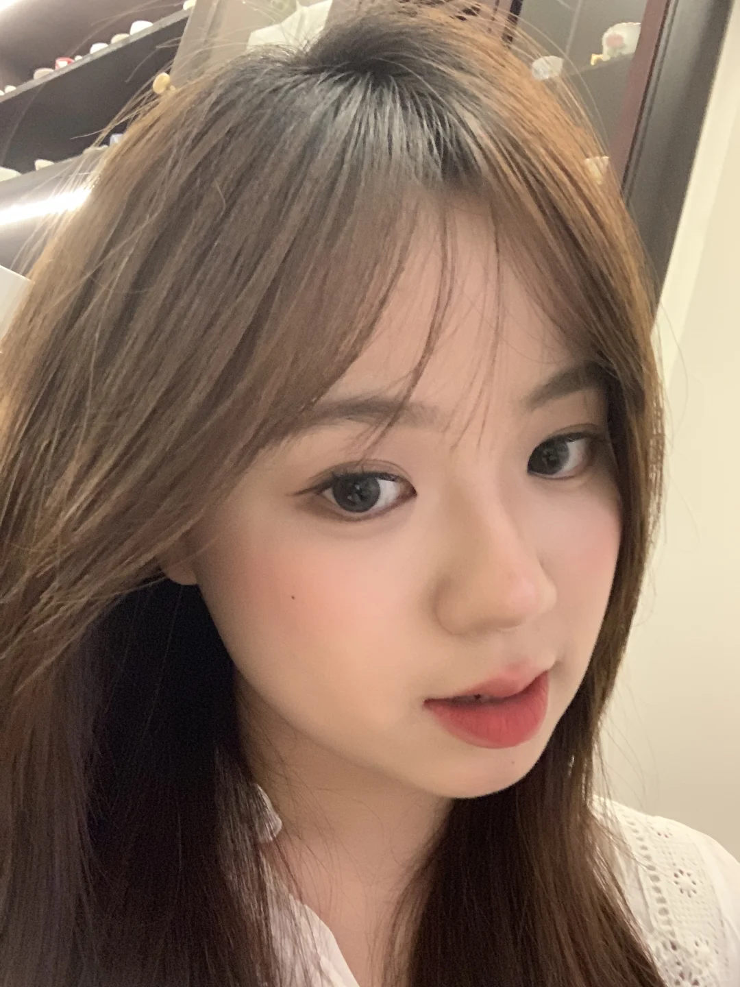 今天素假笑美眉～^_−☆！