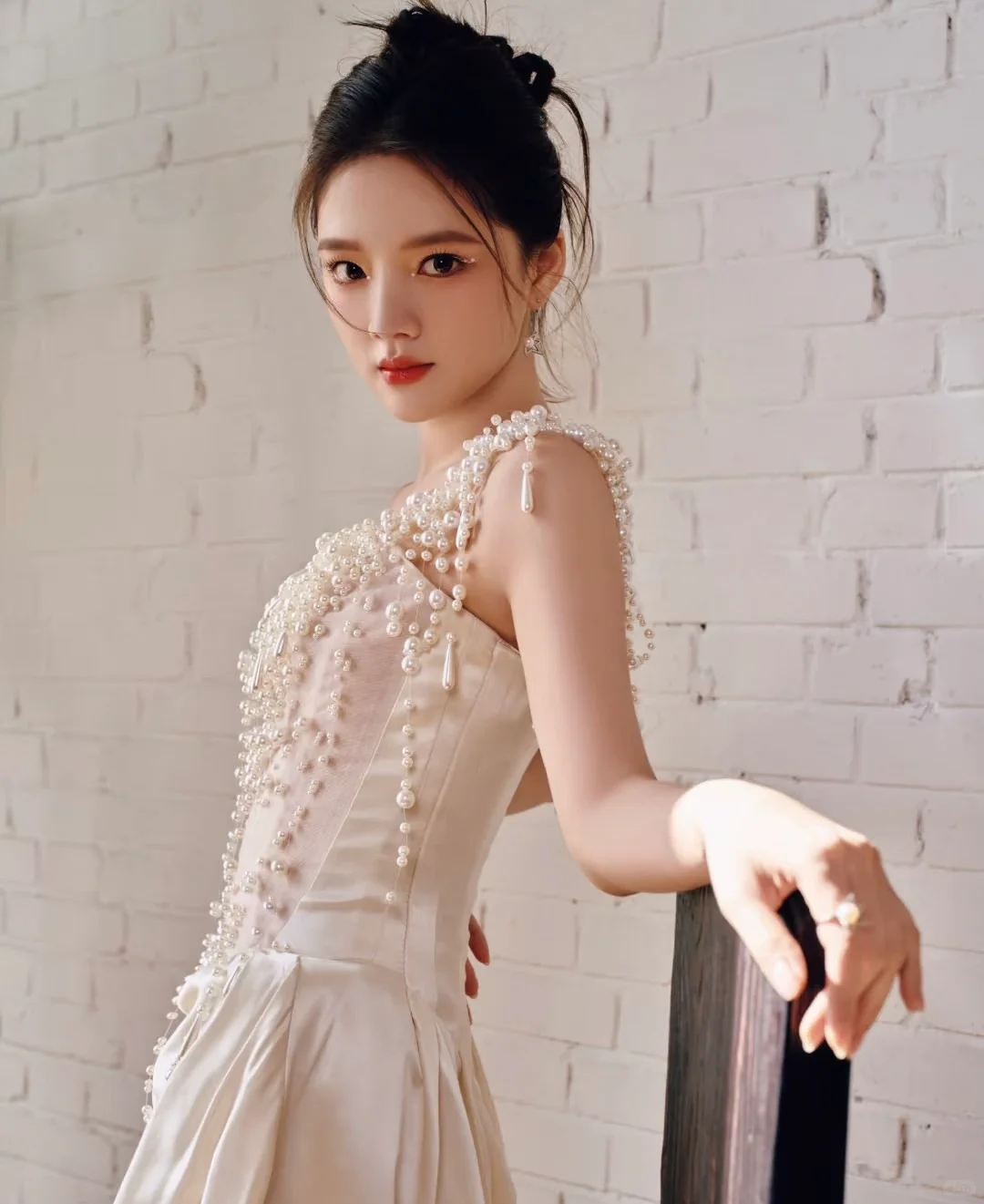 任敏 | 珍珠俏皮女人