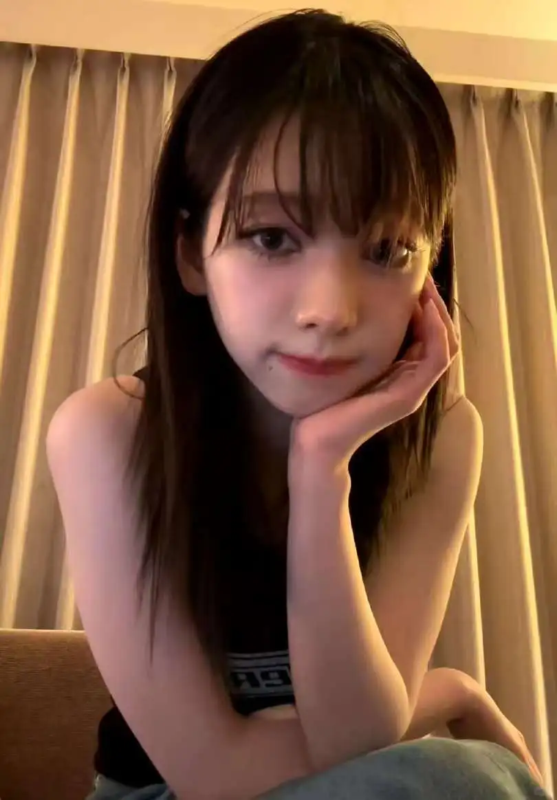 我的天谁去把她抓了。。。