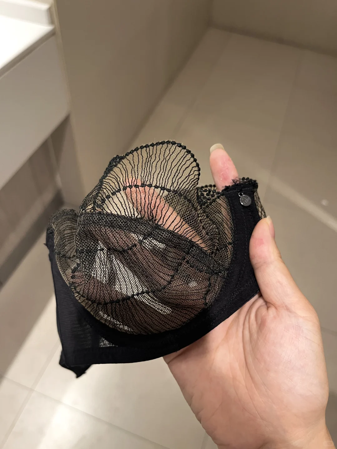 夏季轻薄好搭的黑色内衣，不突兀的日常穿搭
