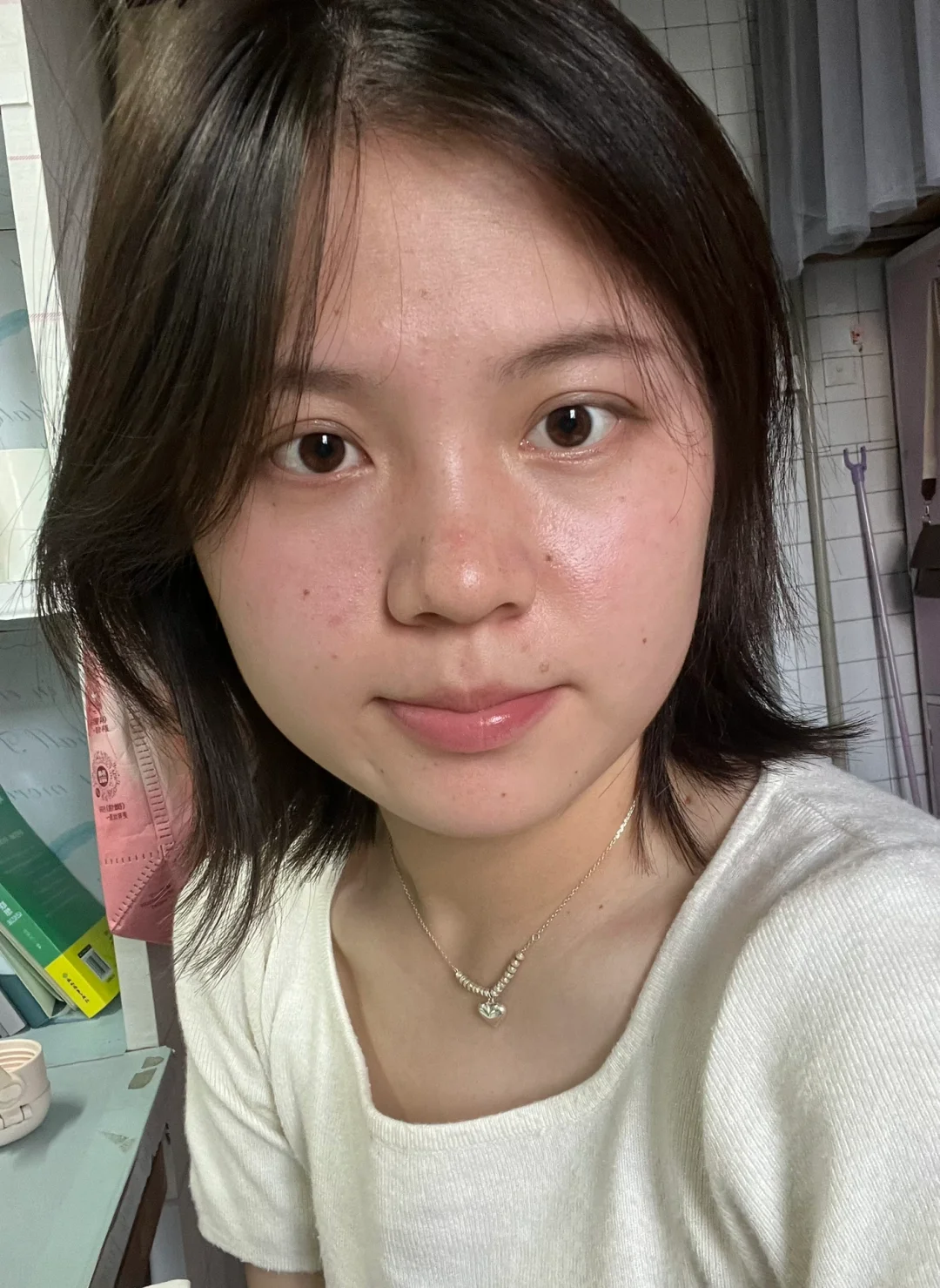 方圆脸短发👩🏻‍🦰左滑帮我涂个💄