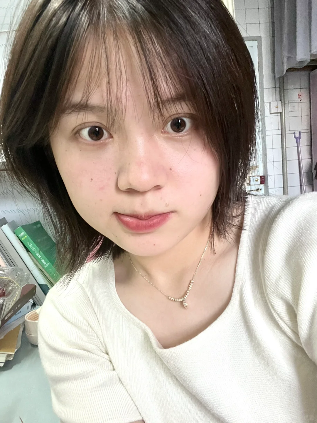方圆脸短发👩🏻‍🦰左滑帮我涂个💄