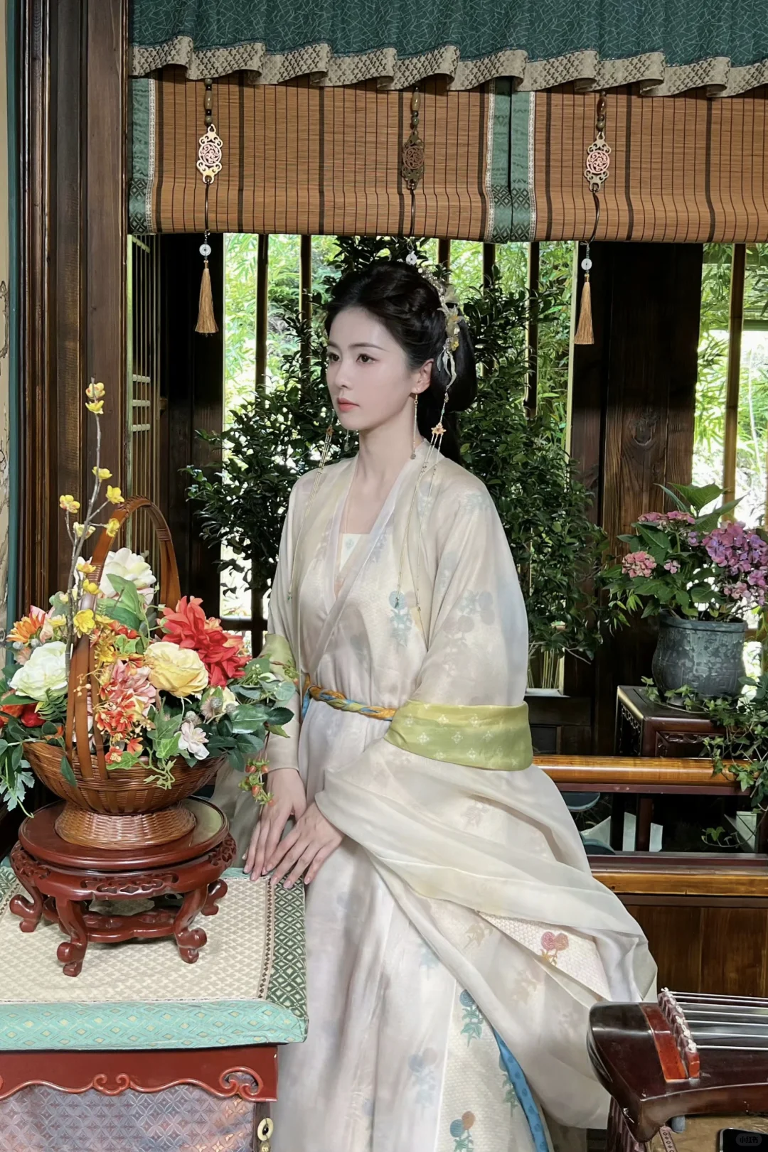 临江仙｜花如月浅米色纱裙妆造