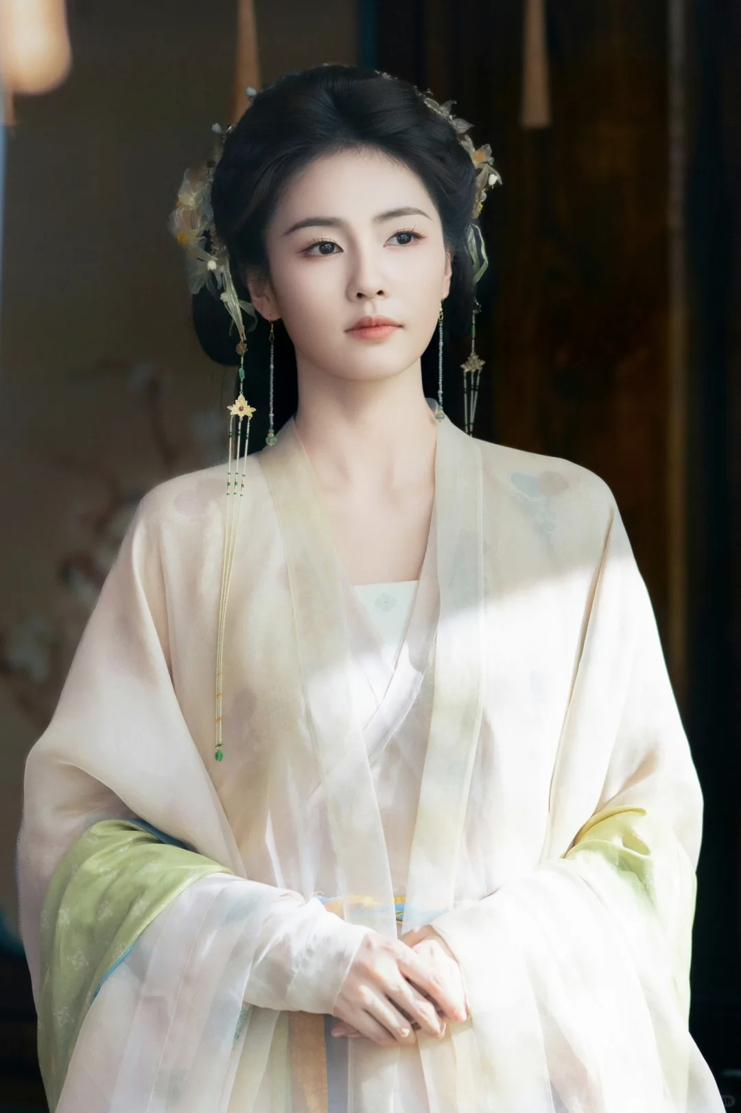 临江仙｜花如月浅米色纱裙妆造