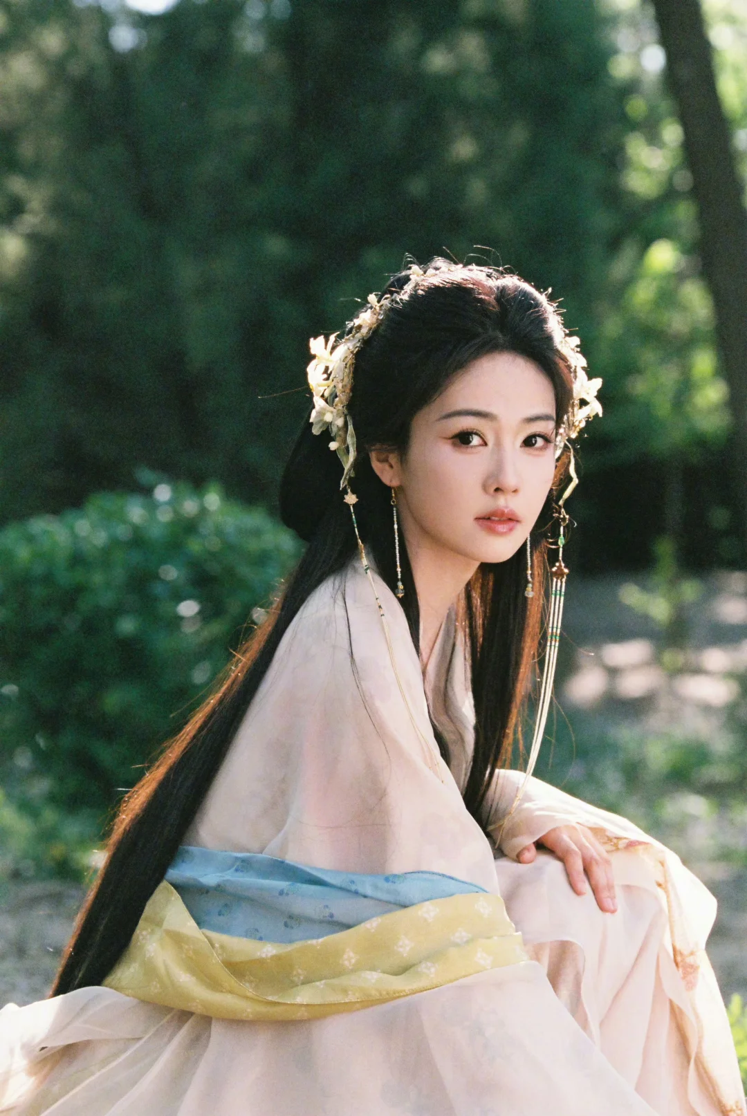 临江仙｜花如月浅米色纱裙妆造