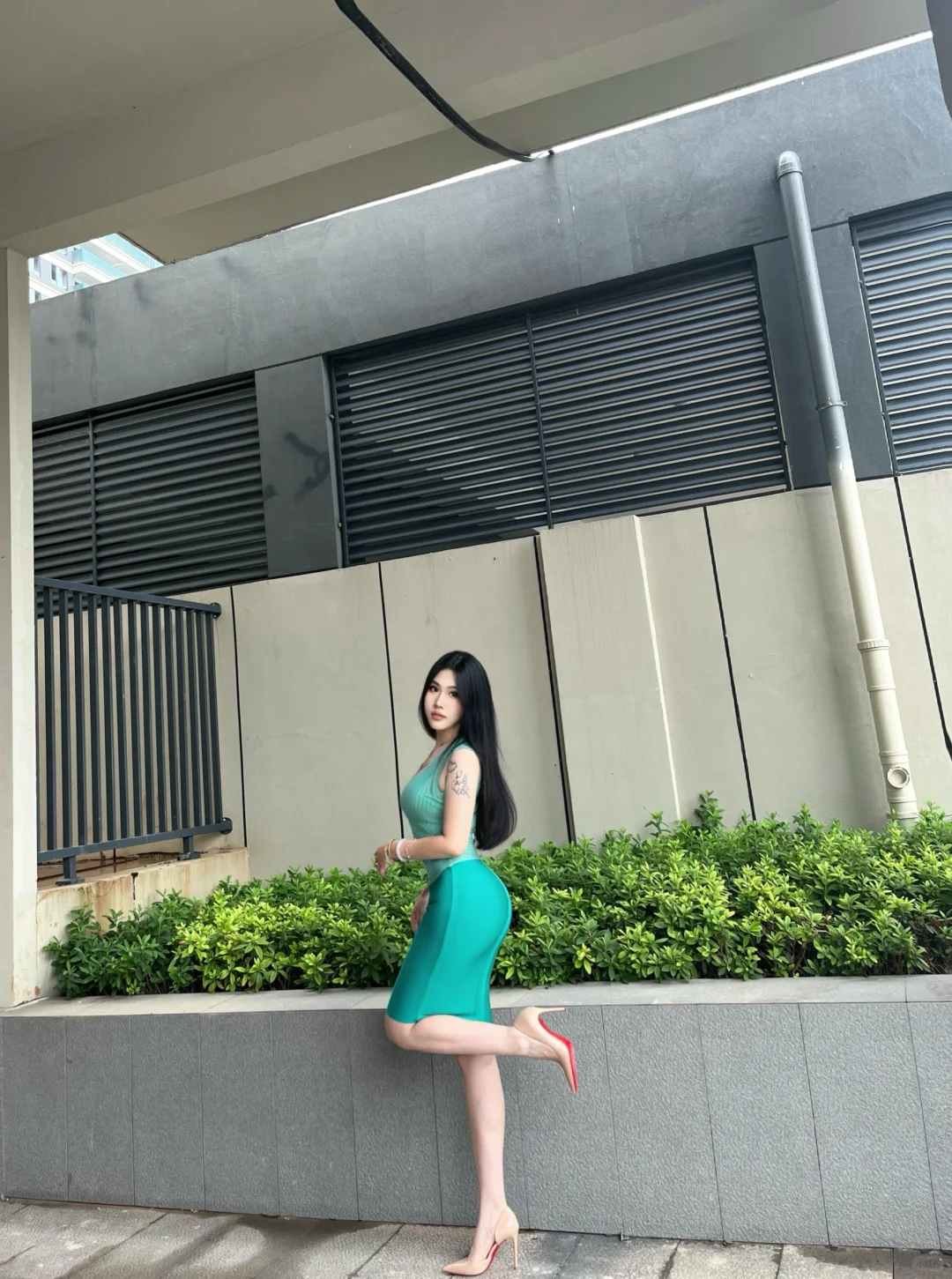 美如蛇蝎