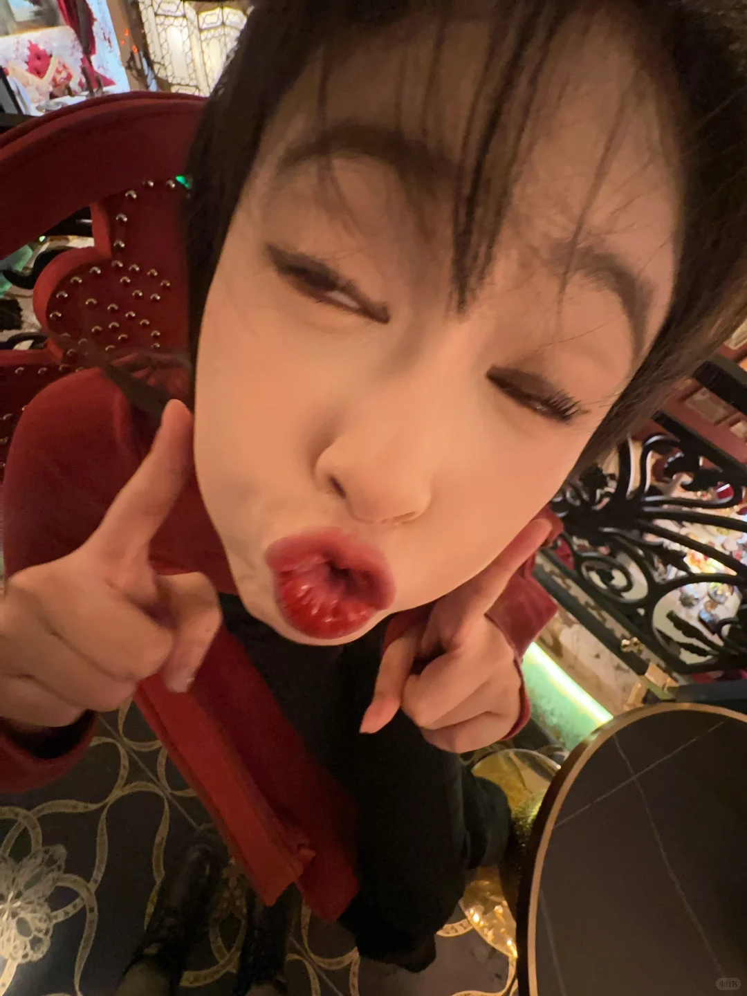 来美女们都跟我嘴一个