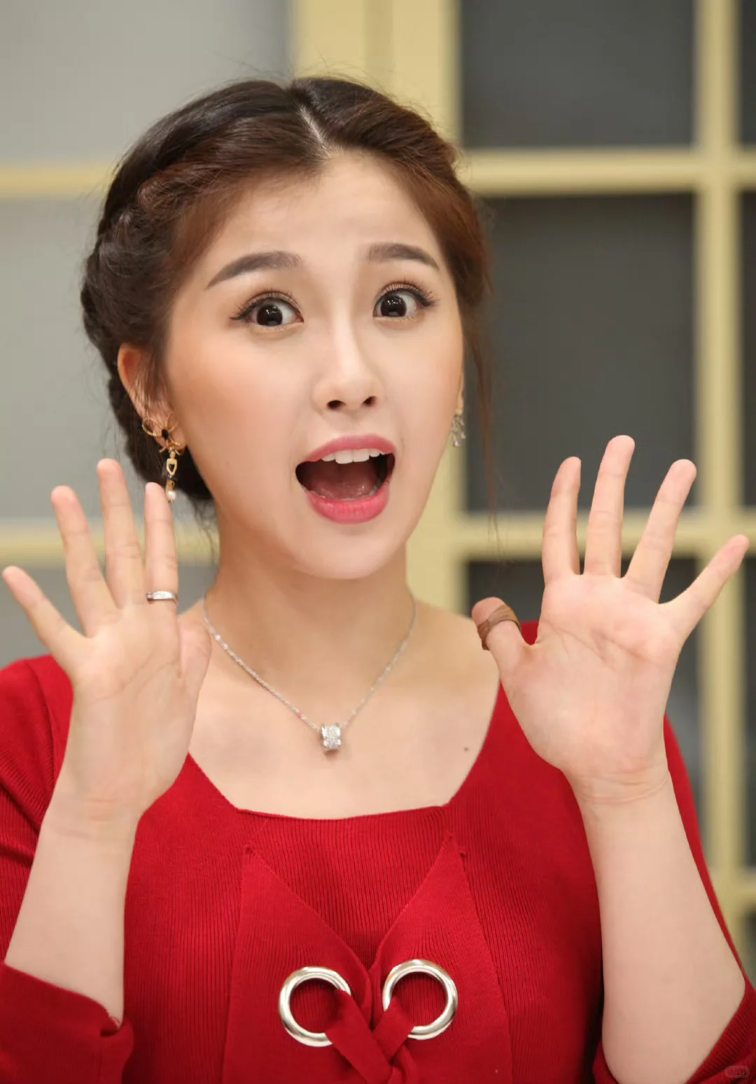 虞书欣从小美到大的女演员，表情包挑战哦～