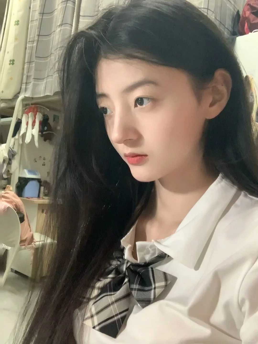 19岁女大勇闯面部吸脂