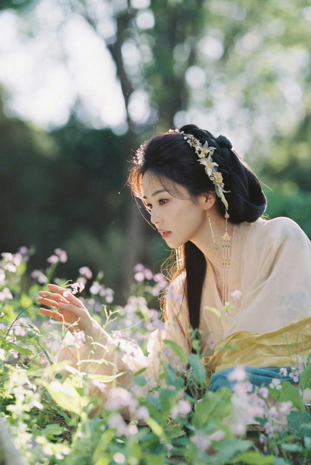 临江仙｜花如月浅米色纱裙妆造